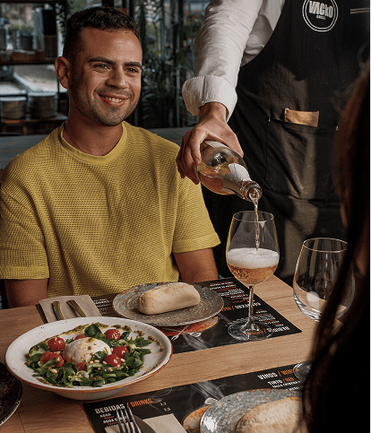 vacko grill restaurante-marbella clientes